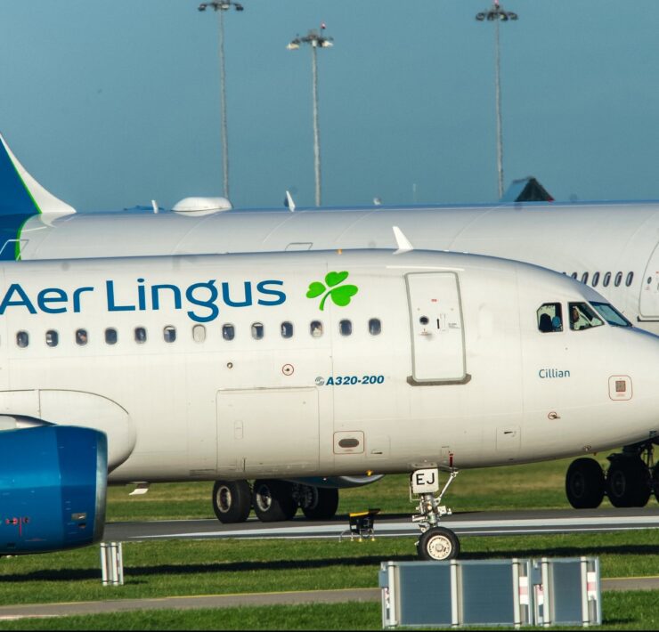aer lingus planes on the runway
